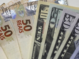 Em artigo do Financial Times, economistas defendem dólar a R$ 5
