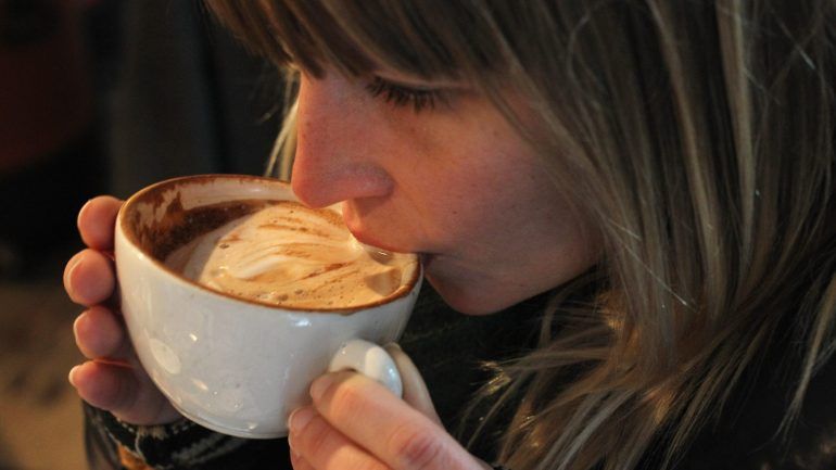 Café retarda doença de Alzheimer. Novo estudo explica como